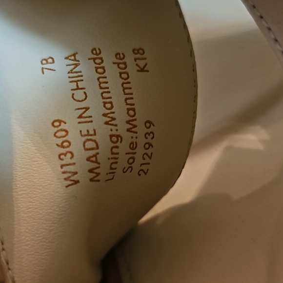 PREOWNED COLE HAAN HEEL - Picture 7 of 8